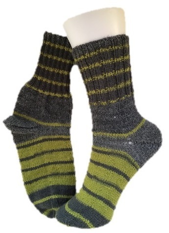 Handgestrickte Socken, Gr. 38/39, Grün/ Grau