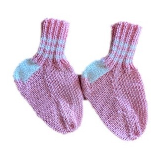 Handgestrickte Socken für Neugeborene