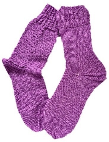 Handgestrickte Socken, Gr. 41/42, Lila