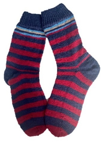 Handgestrickte Socken, Gr. 44/45, Blau/ Rot