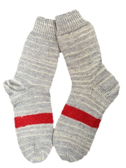 Handgestrickte Socken, Gr. 38/39, Grau/ Rot