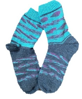 Handgestrickte Socken, Gr. 45/46, Blau/ Lila