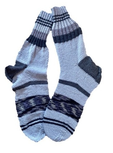 Handgestrickte Socken, Gr. 46/47, Grau/ Schwarz