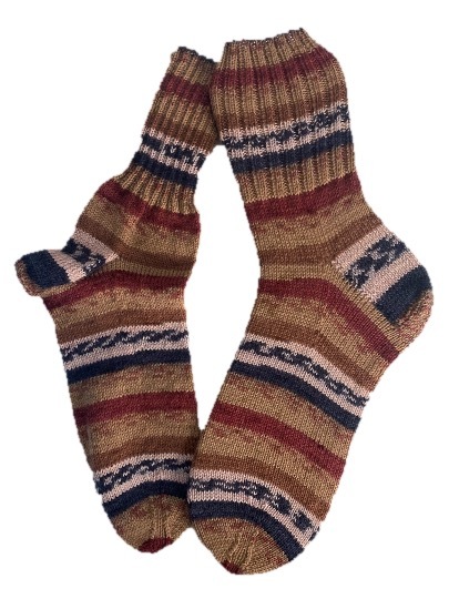 Handgestrickte Socken, Gr. 47/48, Braun/ Blau/ Rot