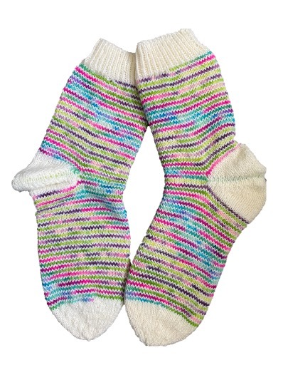 Handgestrickte Socken, Gr. 40/41, Wollweiß/ Bunt