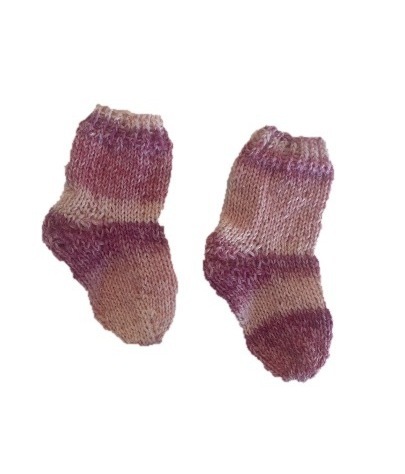 Handgestrickte Socken für Neugeborene