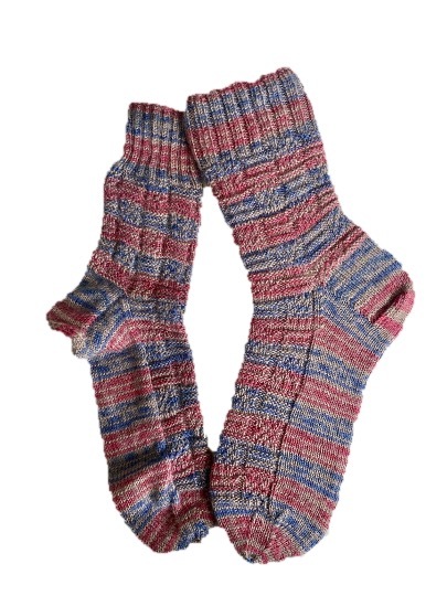 Handgestrickte Socken, Gr. 42/43, Blau/ Grau/ Rot