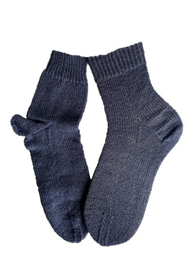 Handgestrickte Socken, Gr. 42/43, Grau