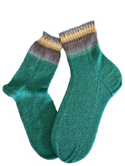 Handgestrickte Socken, Gr. 44/45,  Grün