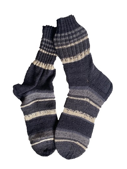 Handgestrickte Socken, Gr. 45/46, Grau/ Wollweiß