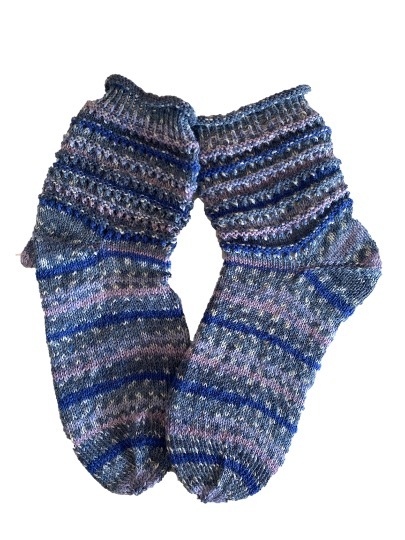 Handgestrickte Socken, Gr. 41/42, Blau/ Grau/ Lila