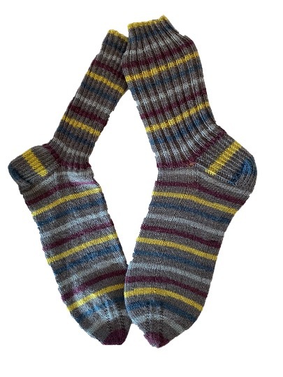 Handgestrickte Socken, Gr. 48/49, Grau/ Gelb/ Lila/ Blau