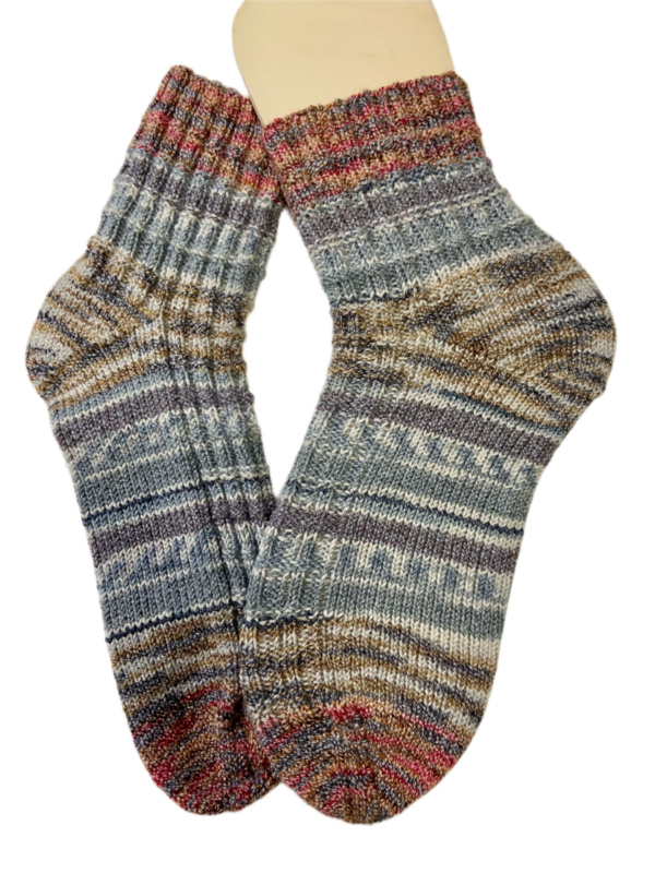 Handgestrickte Socken, Gr. 36/37, Grau/ Braun/ Rot
