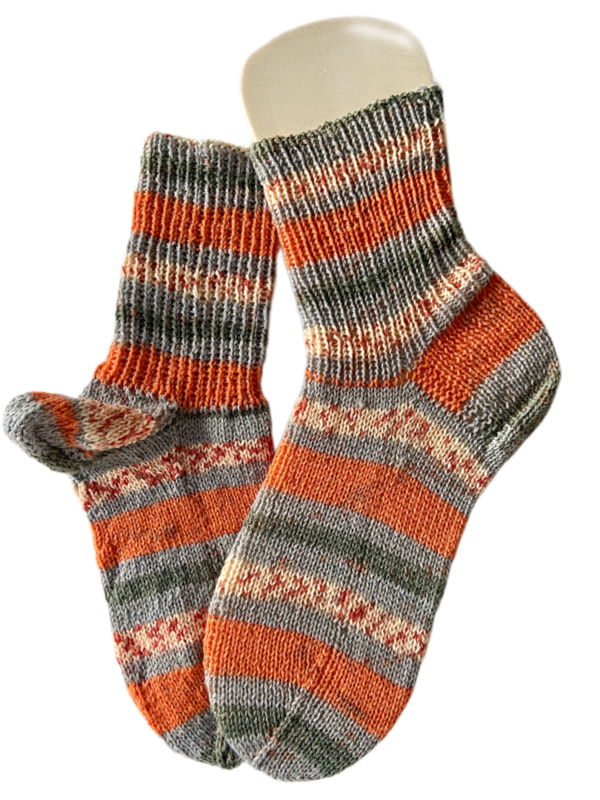 Handgestrickte Socken, Gr. 38/39, Orange/ Grau/ Grün