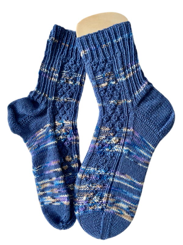 Handgestrickte Socken, Gr. 40/41, Blau/ Lila/ Beige