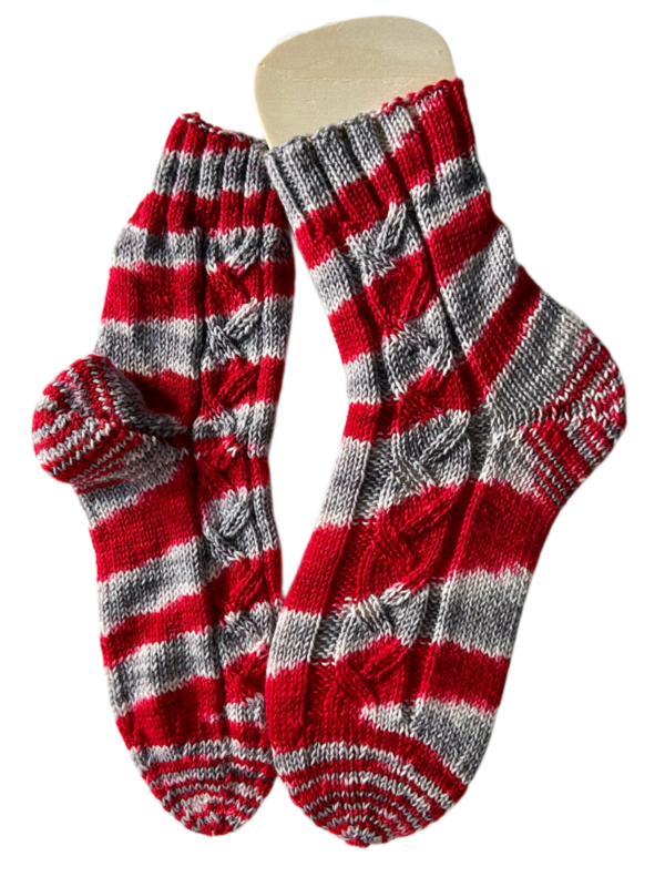 Handgestrickte Socken, Gr. 39/40, Rot/ Grau