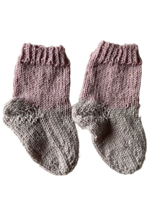 Handgestrickte Socken für Babys, Gr. 17/18