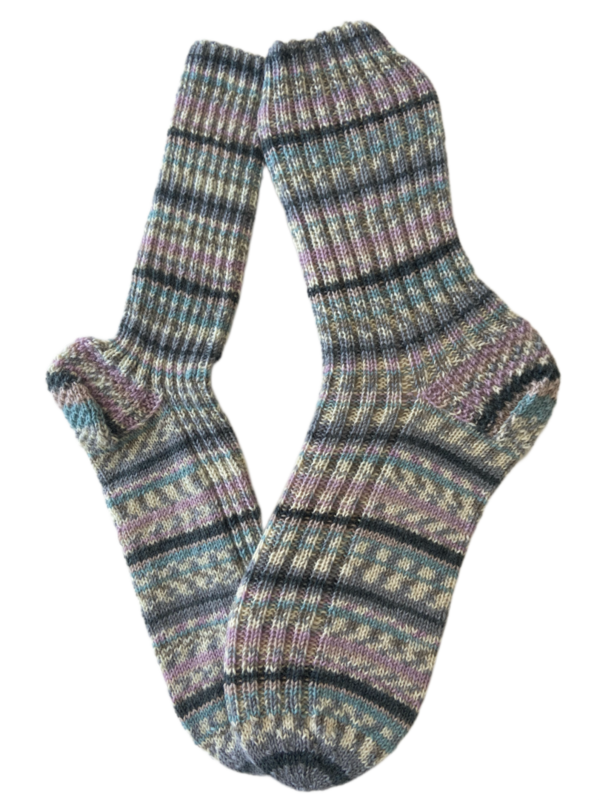 Handgestrickte Socken, Gr. 44/45, Grau/ Flieder
