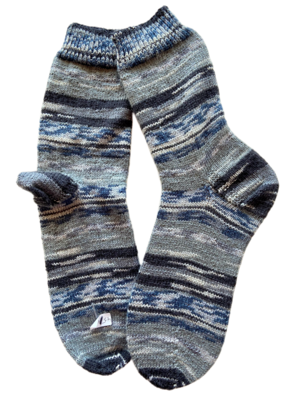 Handgestrickte Socken, Gr. 45/46, Grau/ Schwarz/ Blau