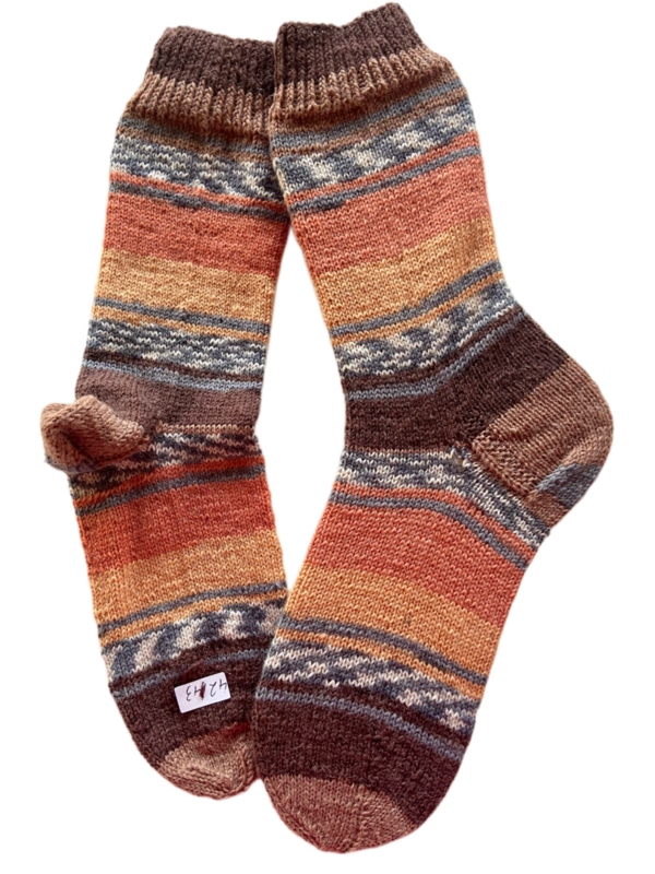 Handgestrickte Socken, Gr. 42/43, Braun/ Orange/ Grau