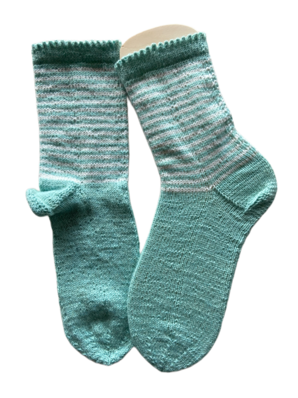 Handgestrickte Socken, Gr. 40/41, Mint/ Weiß