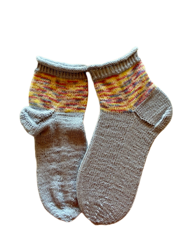 Handgestrickte Socken, Gr. 40/41, Grau/ Bunt