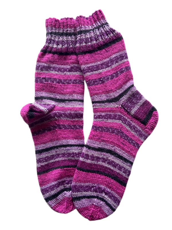 Handgestrickte Socken, Gr. 43/44, Lila/ Pink/ Scwarz